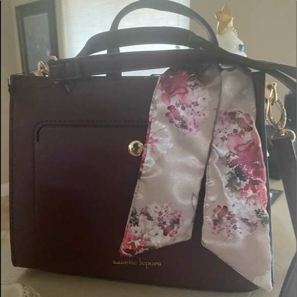 💃🏽Nanette Lepore's Colby Satchel! Purse is just right 4 everyday errands 💃🏽 - Picture 3 of 7